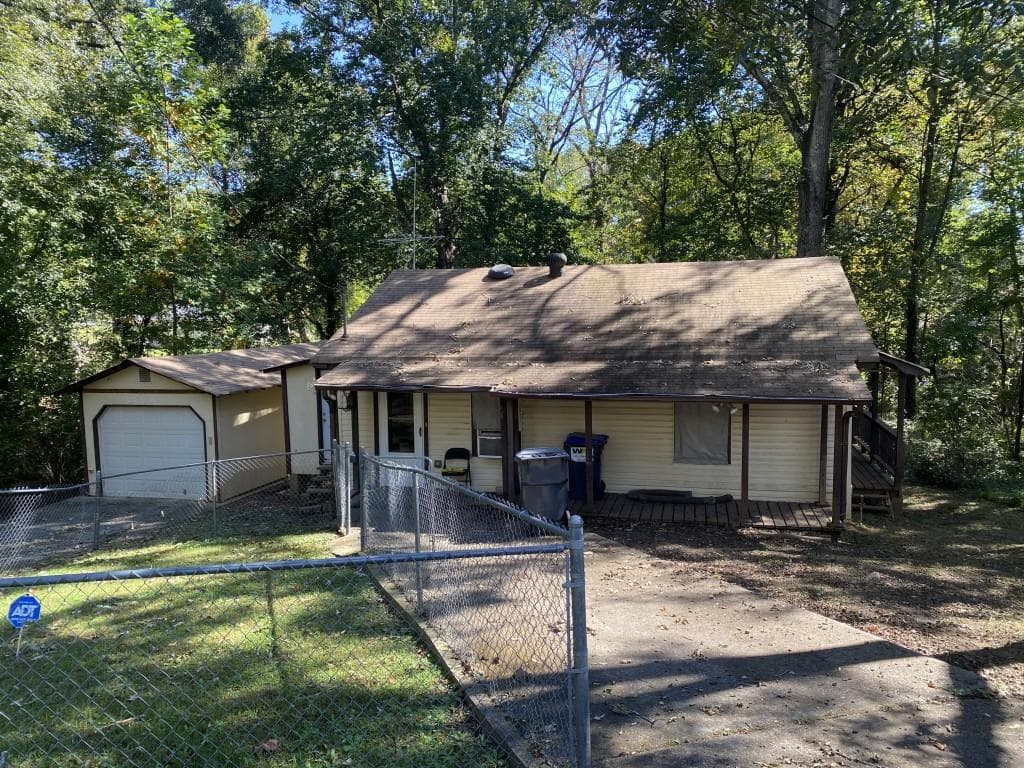 2 bedroom, 1 bathroom, 720 sq ft single family residence for sale at 1297 Railroad Avenue, Sugar Hill, GA 30518 — photo 2