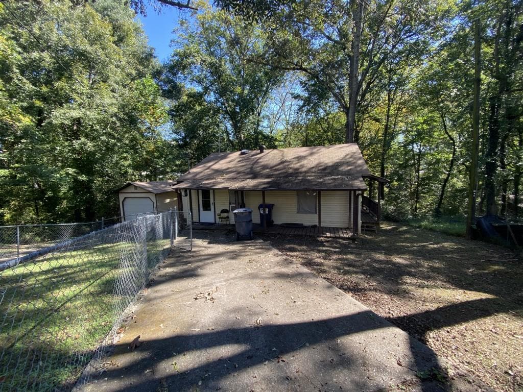 2 bedroom, 1 bathroom, 720 sq ft single family residence for sale at 1297 Railroad Avenue, Sugar Hill, GA 30518 — photo 3