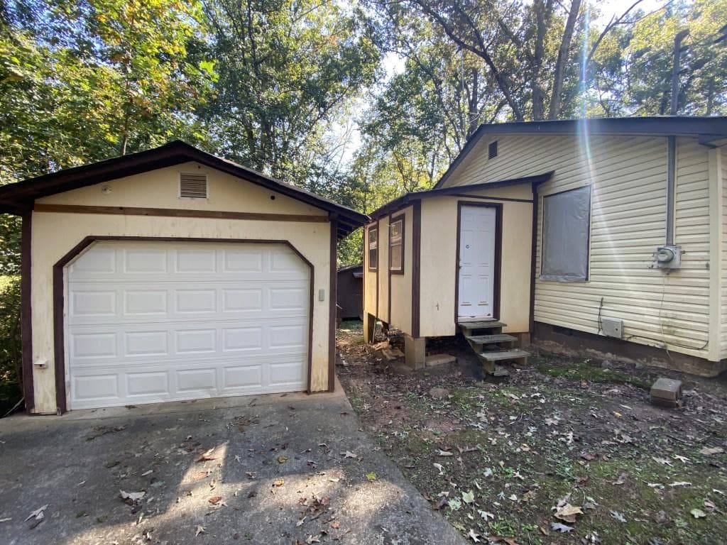 2 bedroom, 1 bathroom, 720 sq ft single family residence for sale at 1297 Railroad Avenue, Sugar Hill, GA 30518 — photo 4