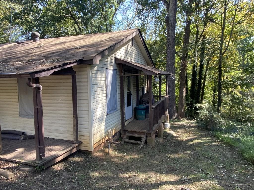 2 bedroom, 1 bathroom, 720 sq ft single family residence for sale at 1297 Railroad Avenue, Sugar Hill, GA 30518 — photo 5