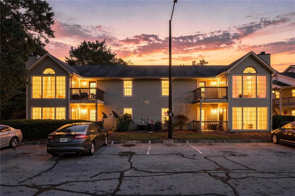 2 bedroom, 1 bathroom, 1,118 sq ft condominium for sale at 1320 Brockett Place, Clarkston, GA 30021