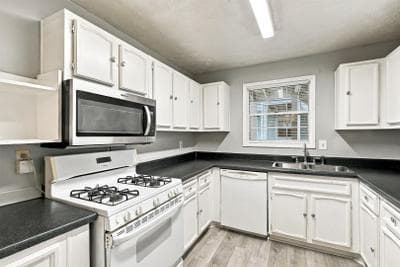 2 bedroom, 1 bathroom, 1,118 sq ft condominium for sale at 1320 Brockett Place, Clarkston, GA 30021 — photo 9