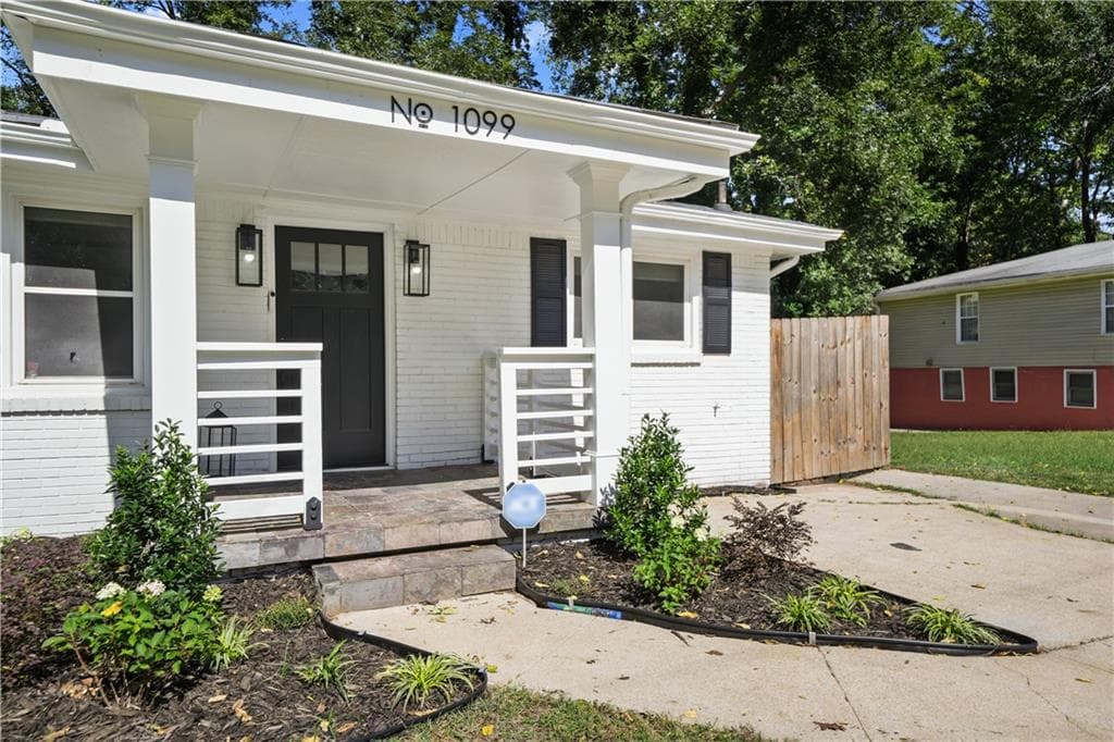 3 bedroom, 2 bathroom, 1,050 sq ft single family residence for sale at 1099 Harwell Street, Atlanta, GA 30314 — photo 2