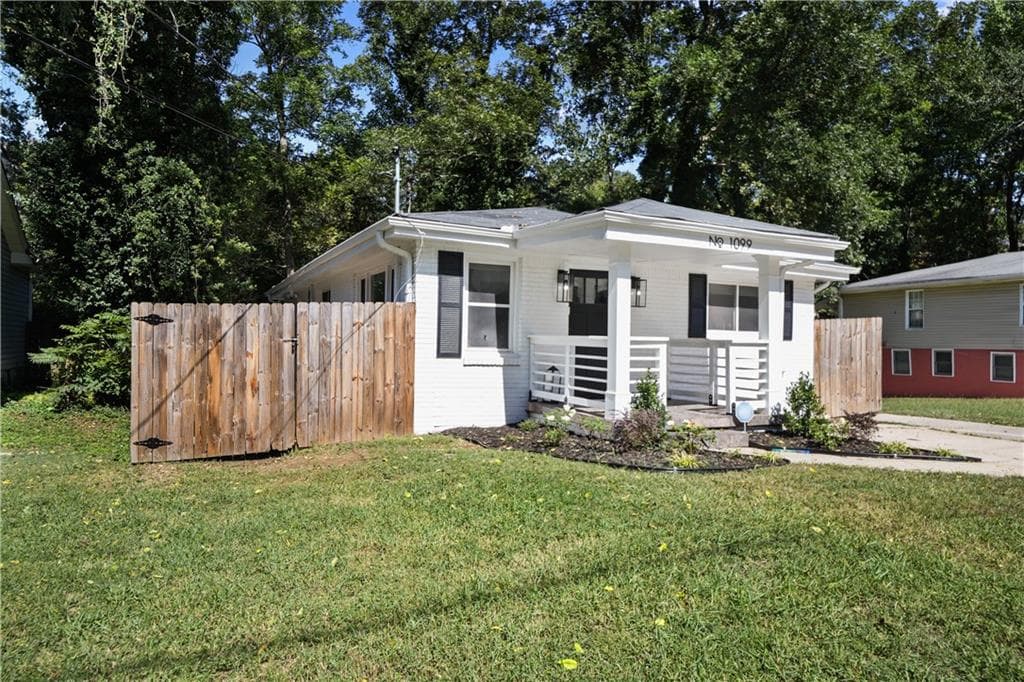 3 bedroom, 2 bathroom, 1,050 sq ft single family residence for sale at 1099 Harwell Street, Atlanta, GA 30314 — photo 3