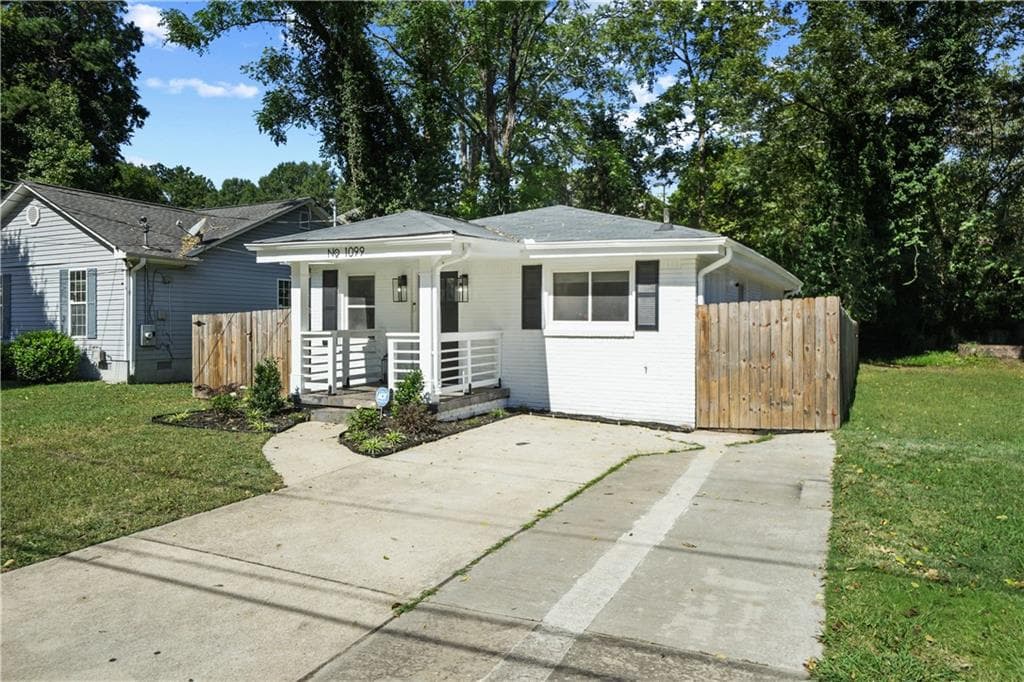 3 bedroom, 2 bathroom, 1,050 sq ft single family residence for sale at 1099 Harwell Street, Atlanta, GA 30314 — photo 4