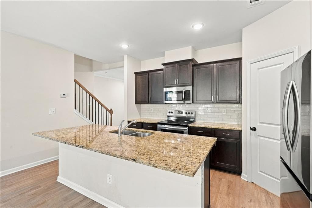 3 bedroom, 3 bathroom, 2,366 sq ft townhouse for sale at 1157 Lucan Lane, Lawrenceville, GA 30043 — photo 5