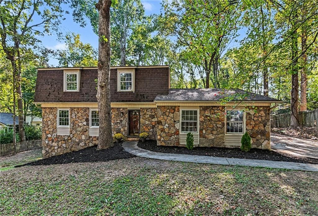 4 bedroom, 3 bathroom, 1,892 sq ft single family residence for sale at 201 Hunting Creek Drive, Marietta, GA 30068 — photo 1 of 36