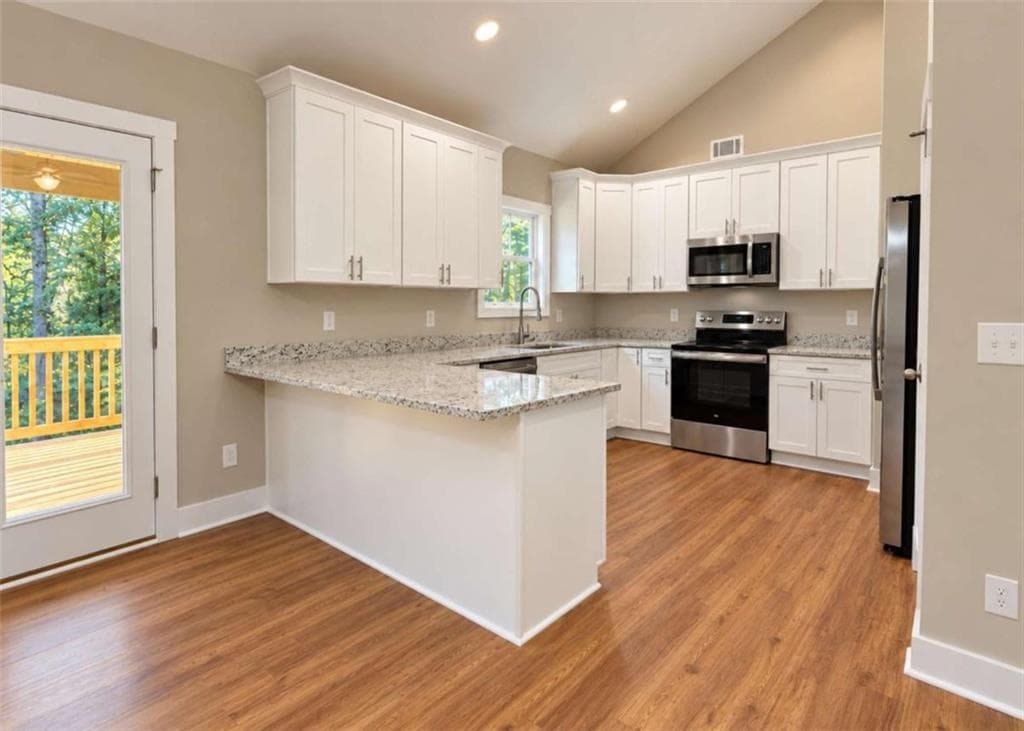 3 bedroom, 3 bathroom, 2,074 sq ft single family residence for sale at 284 Stonington Drive, Mount Airy, GA 30563 — photo 5