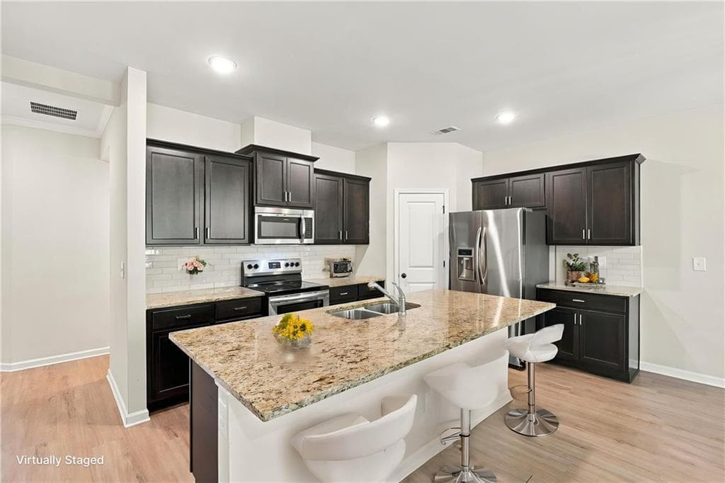 3 bedroom, 3 bathroom, 2,366 sq ft townhouse for sale at 1157 Lucan Lane, Lawrenceville, GA 30043 — photo 3