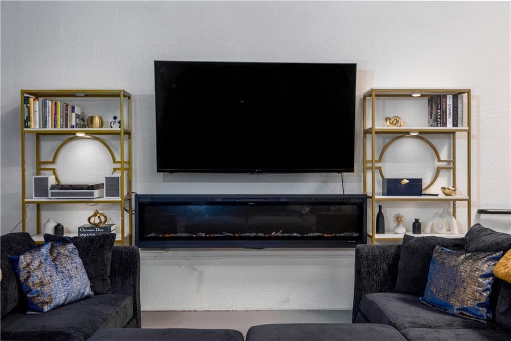 2 bedroom, 2 bathroom, 1,354 sq ft condominium for sale at 195 Arizona Avenue 107, Atlanta, GA 30307 — photo 9