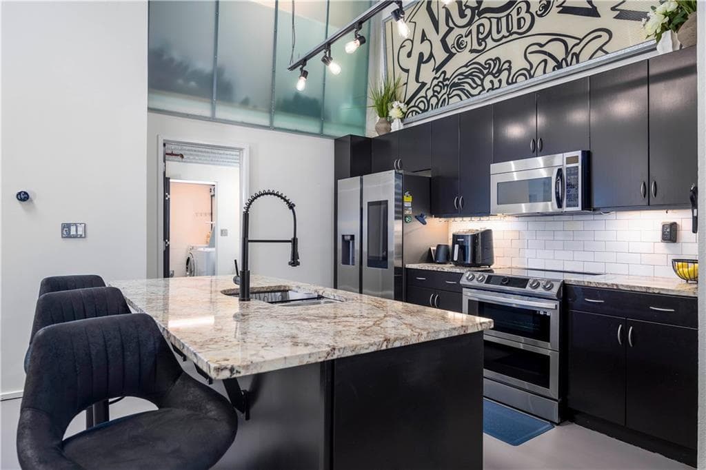 2 bedroom, 2 bathroom, 1,354 sq ft condominium for sale at 195 Arizona Avenue 107, Atlanta, GA 30307 — photo 6