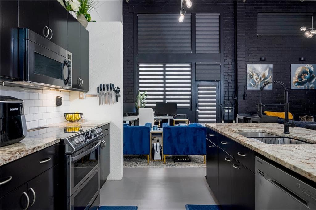 2 bedroom, 2 bathroom, 1,354 sq ft condominium for sale at 195 Arizona Avenue 107, Atlanta, GA 30307 — photo 1 of 31