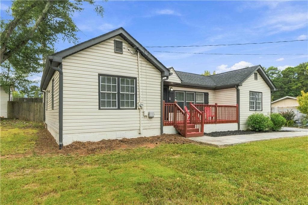3 bedroom, 2 bathroom, 1,296 sq ft single family residence for sale at 47 SE Hillcrest Drive, Austell, GA 30168