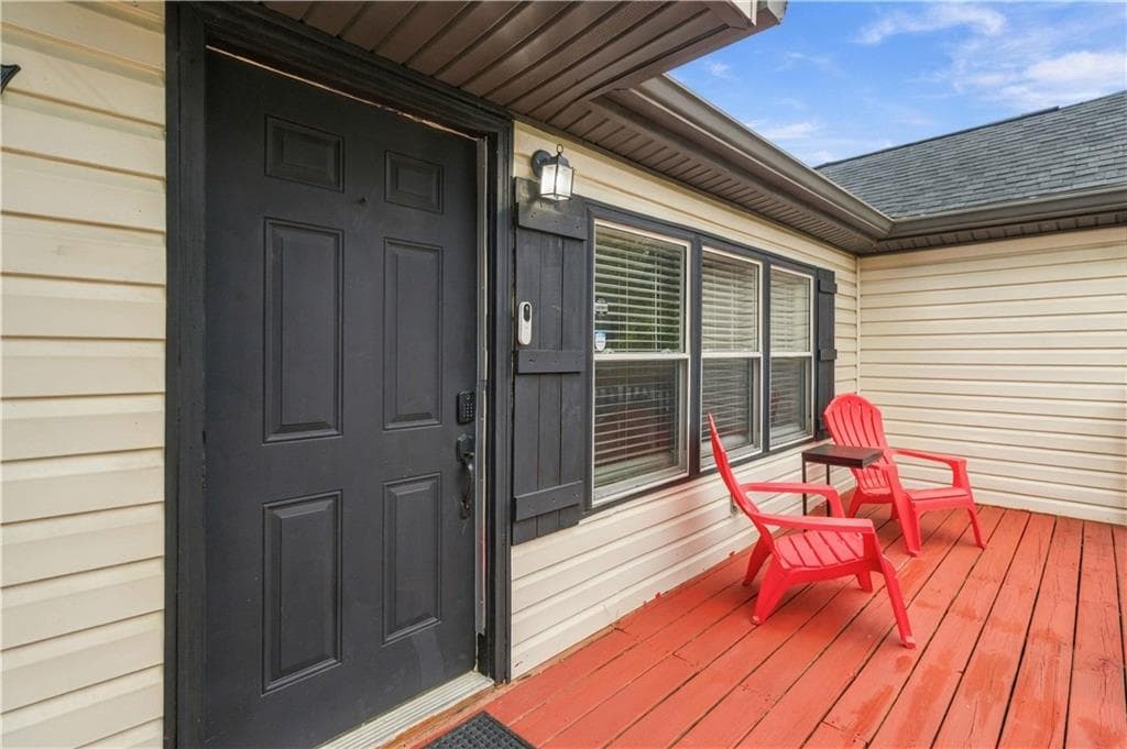 3 bedroom, 2 bathroom, 1,296 sq ft single family residence for sale at 47 SE Hillcrest Drive, Austell, GA 30168 — photo 2