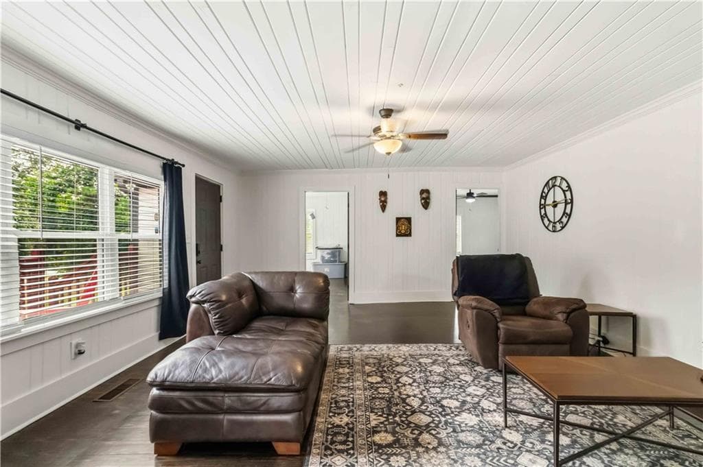 3 bedroom, 2 bathroom, 1,296 sq ft single family residence for sale at 47 SE Hillcrest Drive, Austell, GA 30168 — photo 3