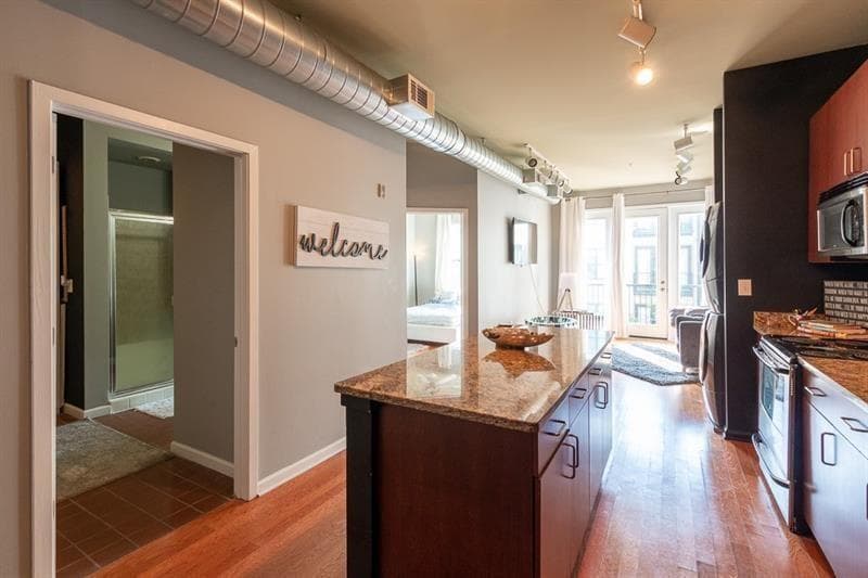1 bedroom, 1 bathroom, 703 sq ft condominium for rent at 5300 PEACHTREE Road 2110, Chamblee, GA 30341 for $1,600 a month — photo 3