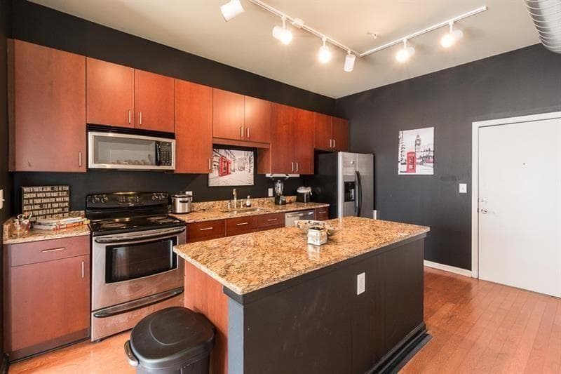 1 bedroom, 1 bathroom, 703 sq ft condominium for rent at 5300 PEACHTREE Road 2110, Chamblee, GA 30341 for $1,600 a month — photo 9