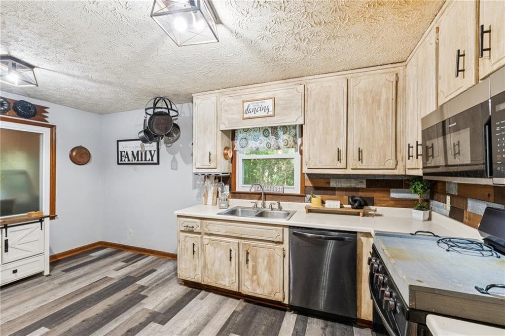 3 bedroom, 2 bathroom, 1,520 sq ft single family residence for sale at 202 Cedar Valley Court, Canton, GA 30115 — photo 6