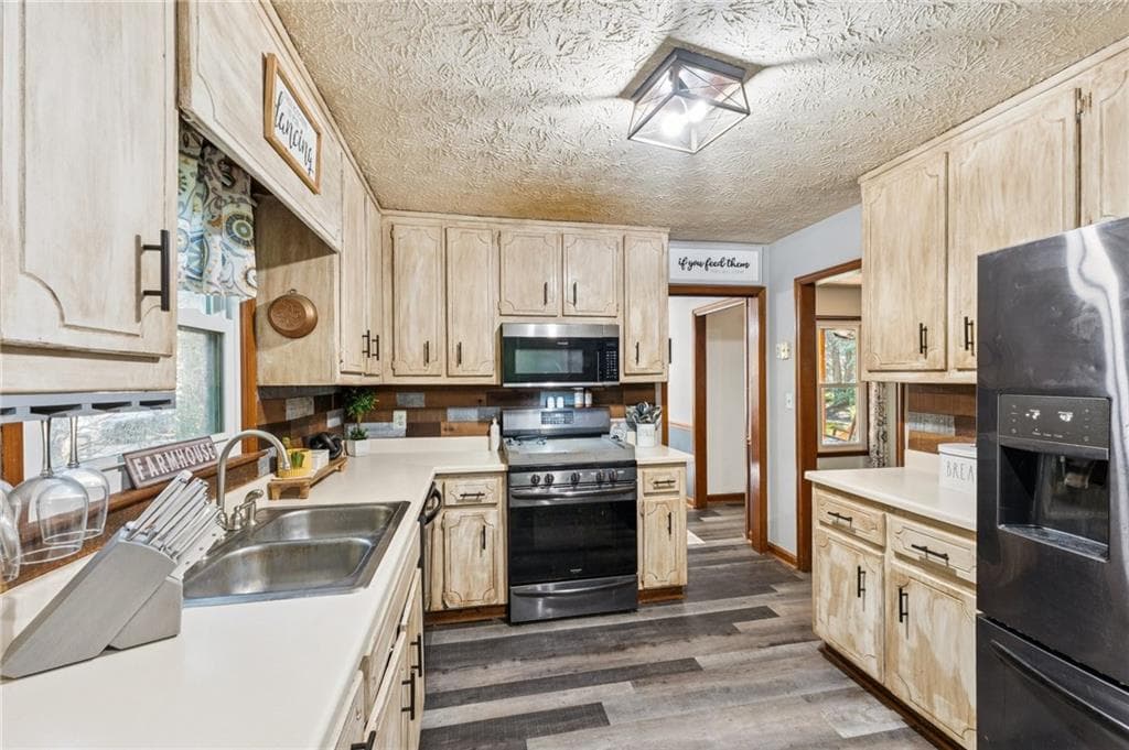 3 bedroom, 2 bathroom, 1,520 sq ft single family residence for sale at 202 Cedar Valley Court, Canton, GA 30115 — photo 8
