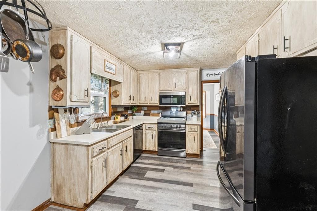 3 bedroom, 2 bathroom, 1,520 sq ft single family residence for sale at 202 Cedar Valley Court, Canton, GA 30115 — photo 9