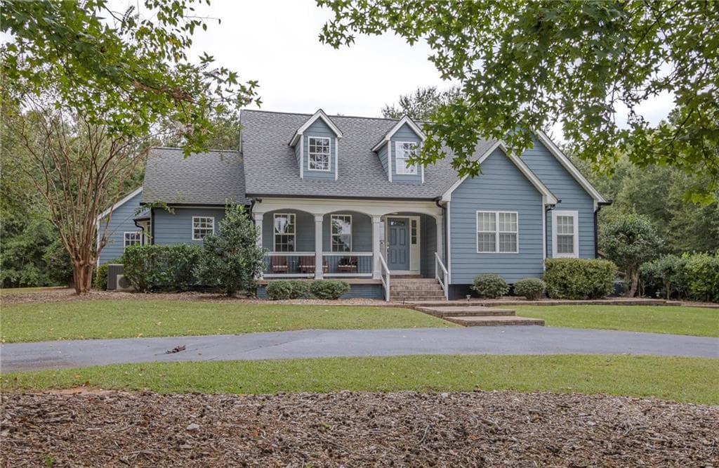 3 bedroom, 4 bathroom, 2,261 sq ft single family residence for sale at 8995 Gullatt Road, Palmetto, GA 30268
