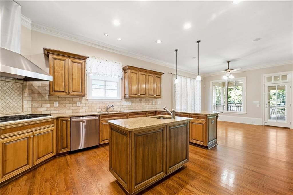 7 bedroom, 7 bathroom, 7,852 sq ft single family residence for sale at 270 Trimble Crest Drive, Sandy Springs, GA 30342 — photo 8