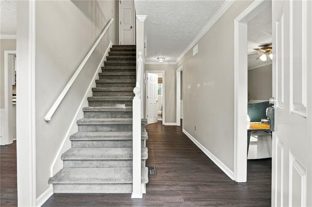 3 bedroom, 3 bathroom, 2,521 sq ft single family residence under contract at 2061 Kolb Ridge Court, Marietta, GA 30008 — photo 2