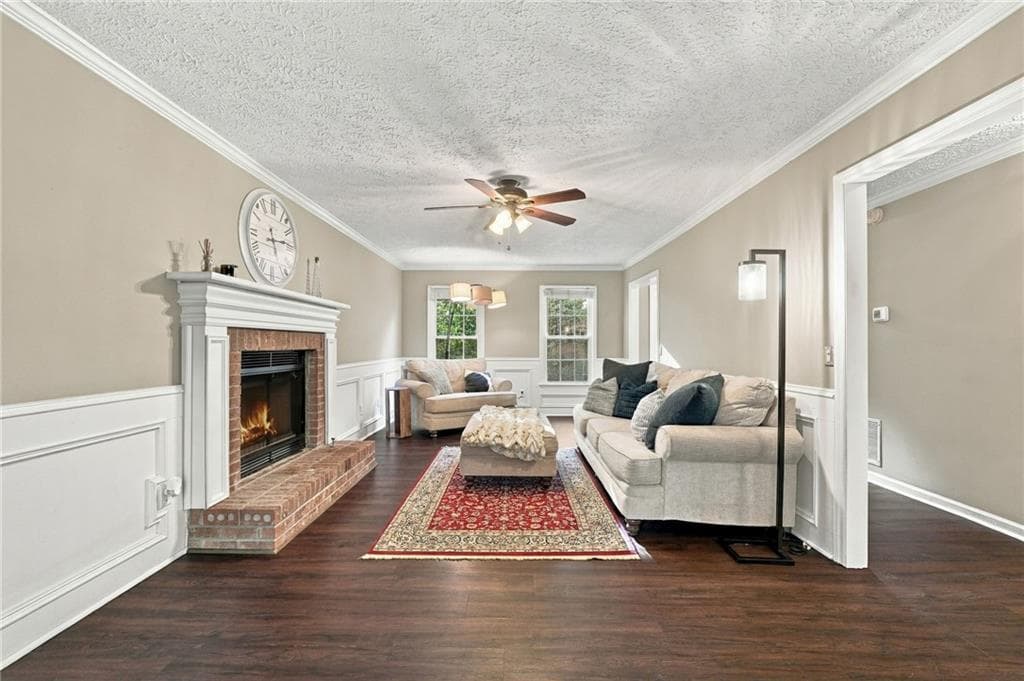 3 bedroom, 3 bathroom, 2,521 sq ft single family residence under contract at 2061 Kolb Ridge Court, Marietta, GA 30008 — photo 3