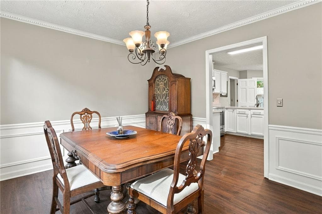 3 bedroom, 3 bathroom, 2,521 sq ft single family residence under contract at 2061 Kolb Ridge Court, Marietta, GA 30008 — photo 7