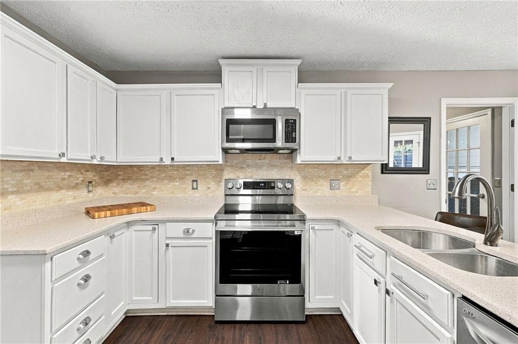 3 bedroom, 3 bathroom, 2,521 sq ft single family residence under contract at 2061 Kolb Ridge Court, Marietta, GA 30008 — photo 9