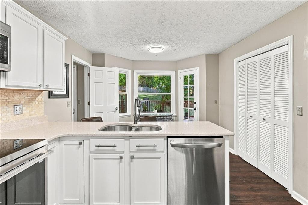 3 bedroom, 3 bathroom, 2,521 sq ft single family residence under contract at 2061 Kolb Ridge Court, Marietta, GA 30008 — photo 10