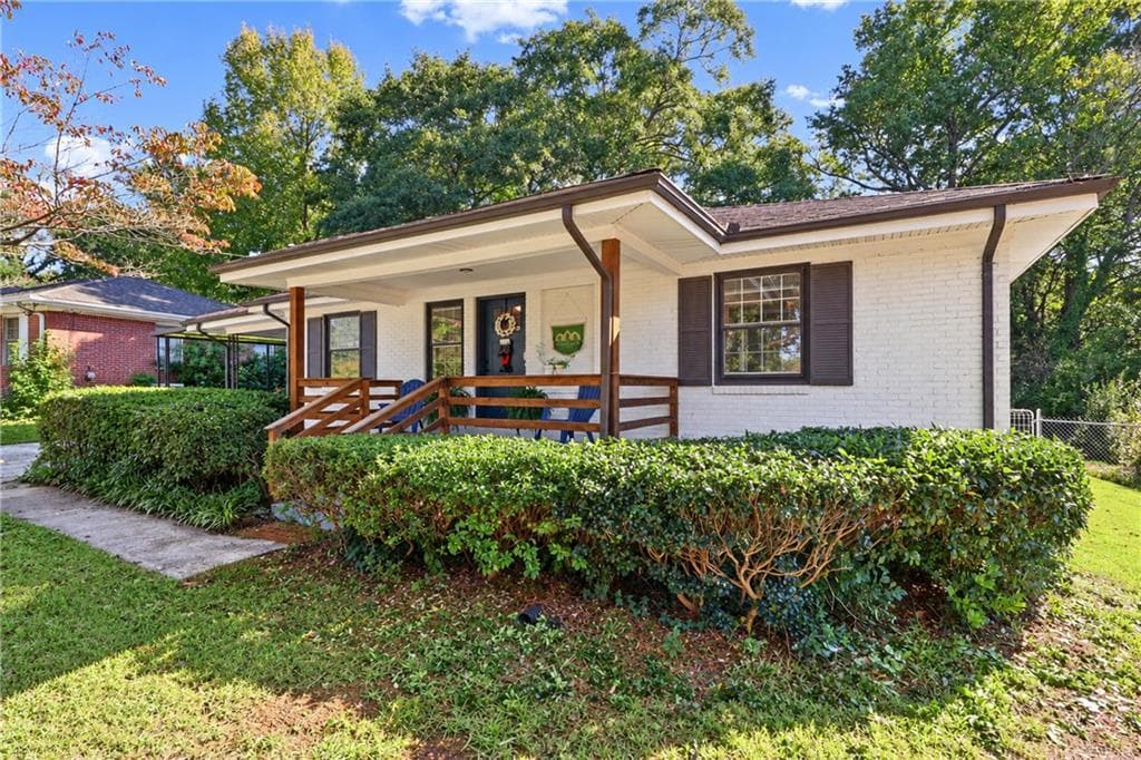 3 bedroom, 2 bathroom, 1,653 sq ft single family residence for sale at 1188 Russell Drive, Decatur, GA 30030 — photo 4