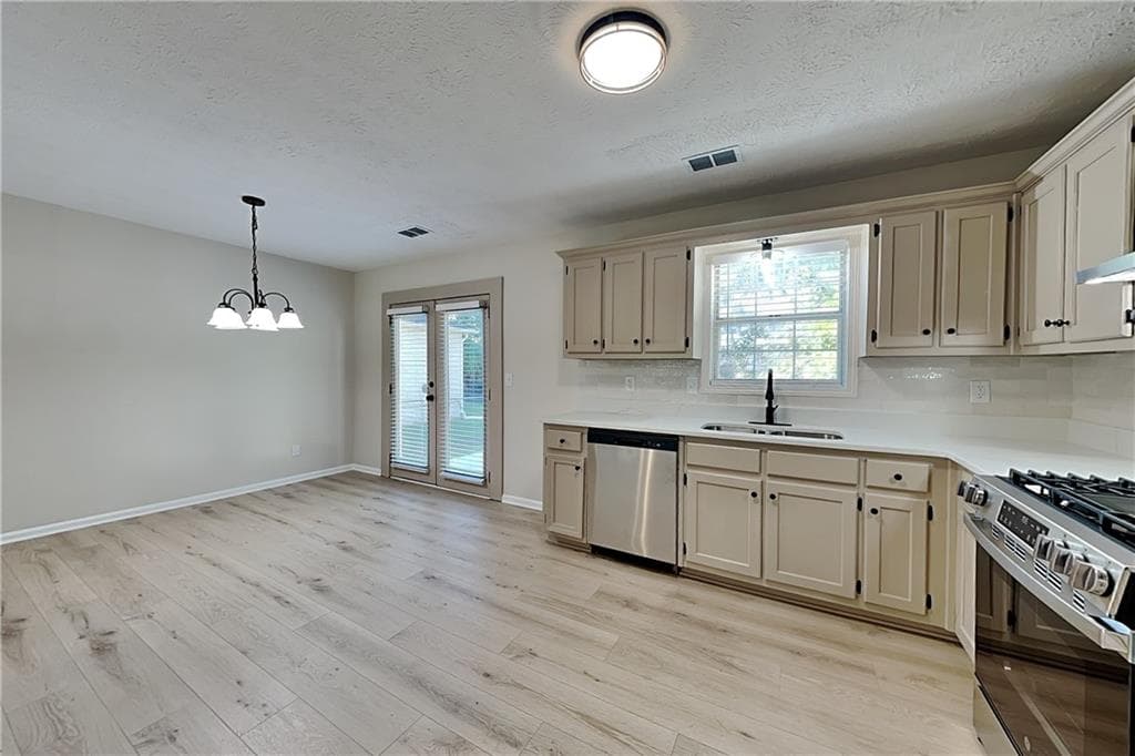3 bedroom, 2 bathroom, 1,517 sq ft single family residence for rent at 2351 Boone Place, Snellville, GA 30078 for $1,925 a month — photo 4