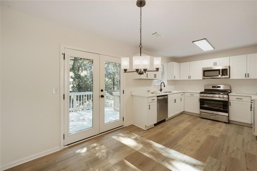 3 bedroom, 2 bathroom, 1,808 sq ft single family residence for sale at 77 Cobbler Drive, Newnan, GA 30265 — photo 5