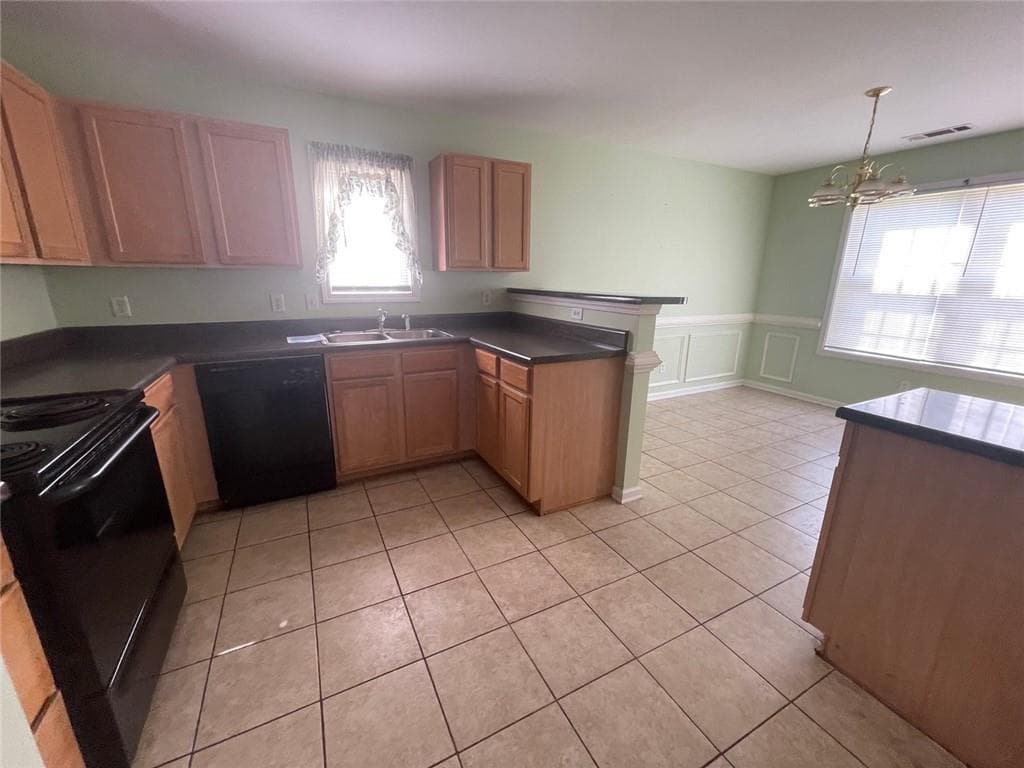 3 bedroom, 3 bathroom, 1,991 sq ft single family residence for sale at 6559 Snowbird Lane, Douglasville, GA 30134 — photo 4
