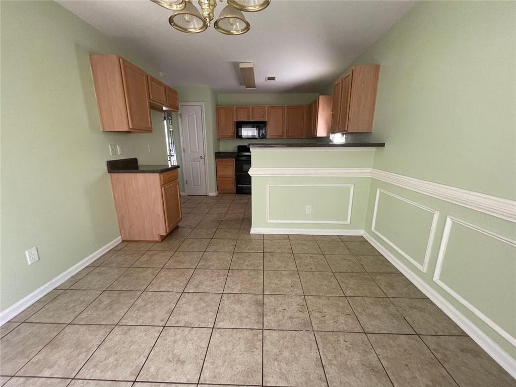 3 bedroom, 3 bathroom, 1,991 sq ft single family residence for sale at 6559 Snowbird Lane, Douglasville, GA 30134 — photo 8