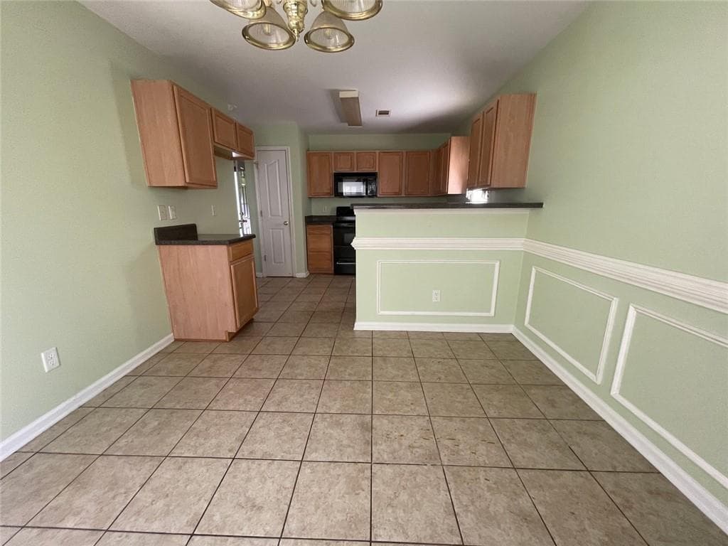 3 bedroom, 3 bathroom, 1,991 sq ft single family residence for sale at 6559 Snowbird Lane, Douglasville, GA 30134 — photo 9