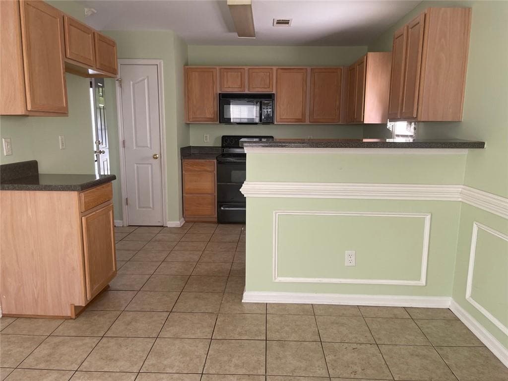 3 bedroom, 3 bathroom, 1,991 sq ft single family residence for sale at 6559 Snowbird Lane, Douglasville, GA 30134 — photo 10