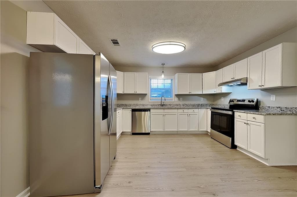 3 bedroom, 2 bathroom, 1,481 sq ft single family residence for rent at 3920 Carlton Cove Court, Loganville, GA 30052 for $1,850 a month — photo 6