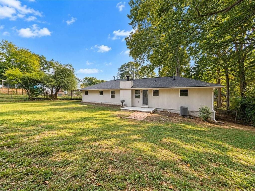 3 bedroom, 2 bathroom, 1,400 sq ft single family residence under contract at 831 Sage Lane, Conyers, GA 30012 — photo 3