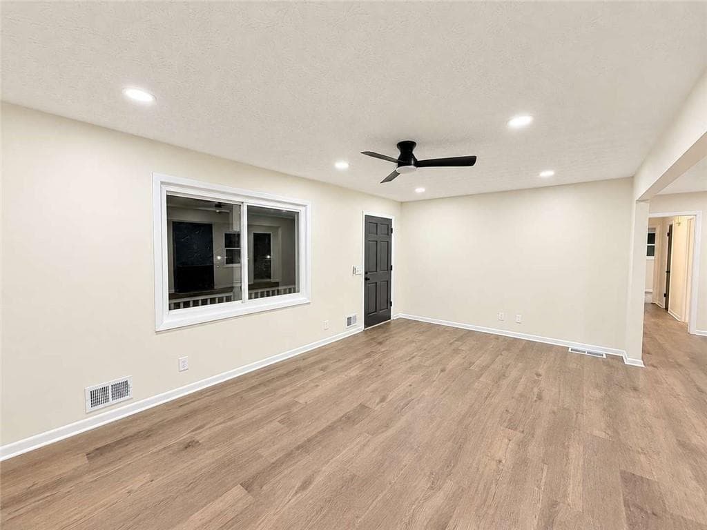 3 bedroom, 2 bathroom, 1,400 sq ft single family residence under contract at 831 Sage Lane, Conyers, GA 30012 — photo 8