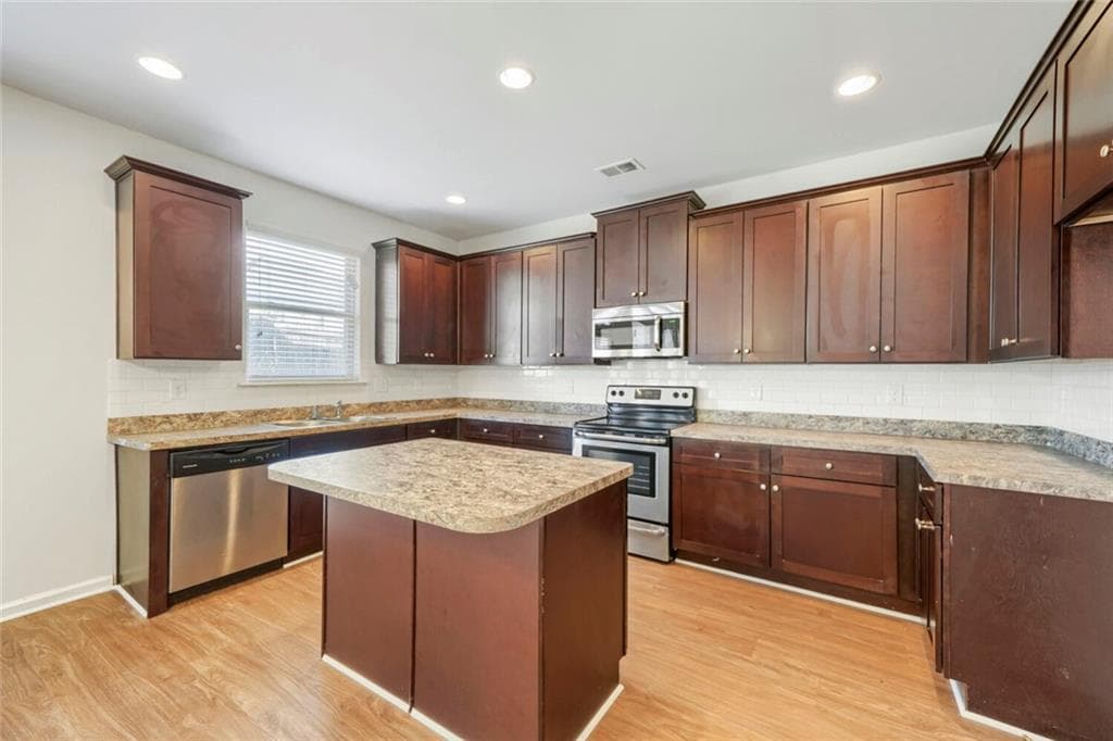3 bedroom, 3 bathroom, 2,072 sq ft single family residence for sale at 6320 Headwaters Way, Rex, GA 30273 — photo 7