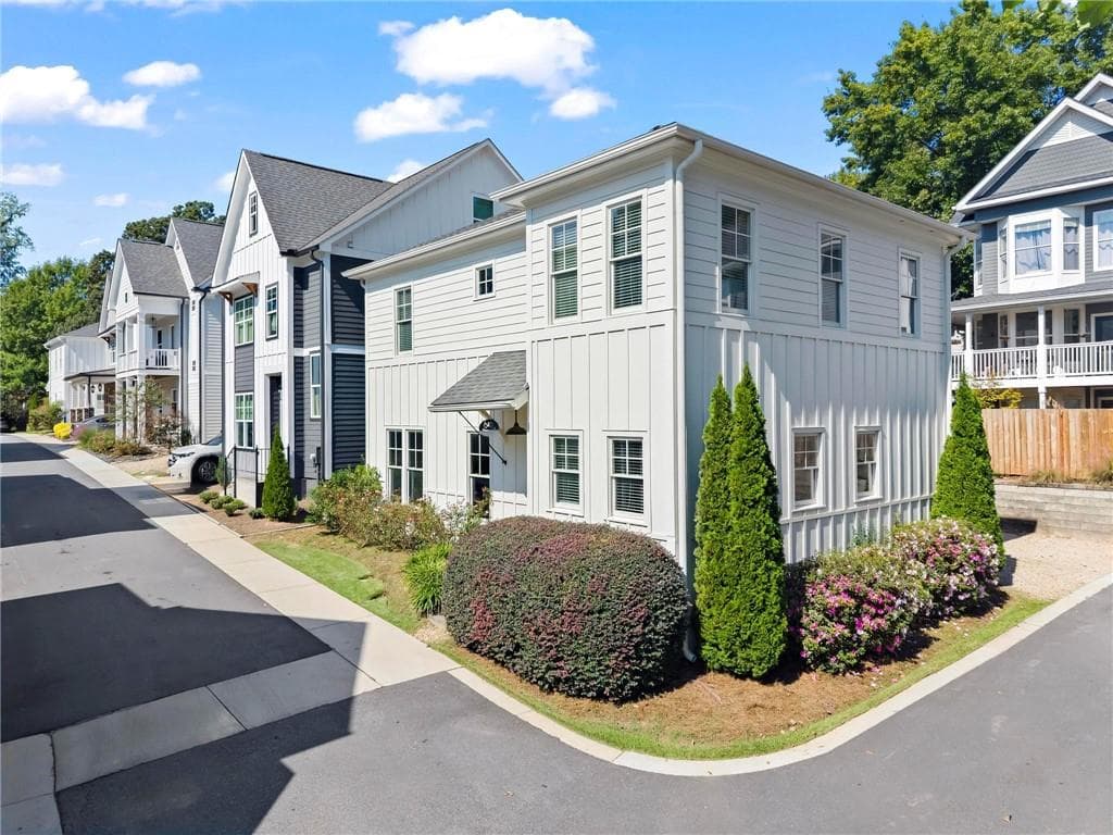 3 bedroom, 3 bathroom, 2,234 sq ft single family residence under contract at 646 Juneberry Lane, Atlanta, GA 30316 — photo 2
