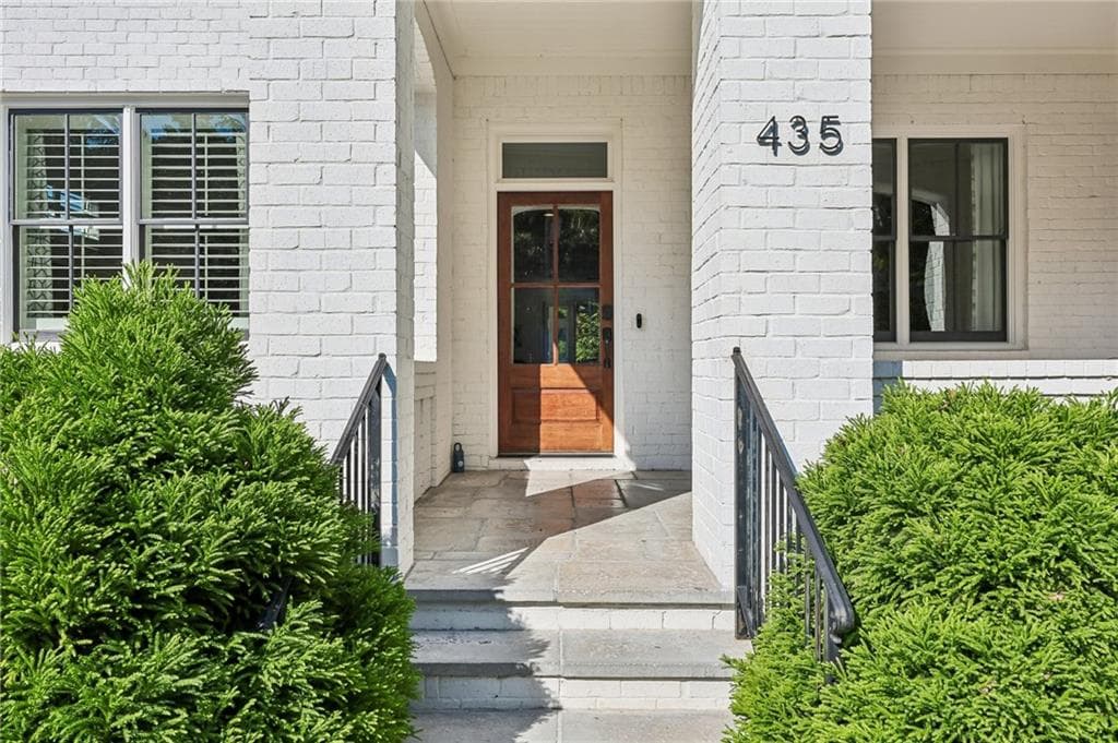 6 bedroom, 5 bathroom, 3,583 sq ft single family residence under contract at 435 Nelson Ferry Road, Decatur, GA 30030 — photo 2