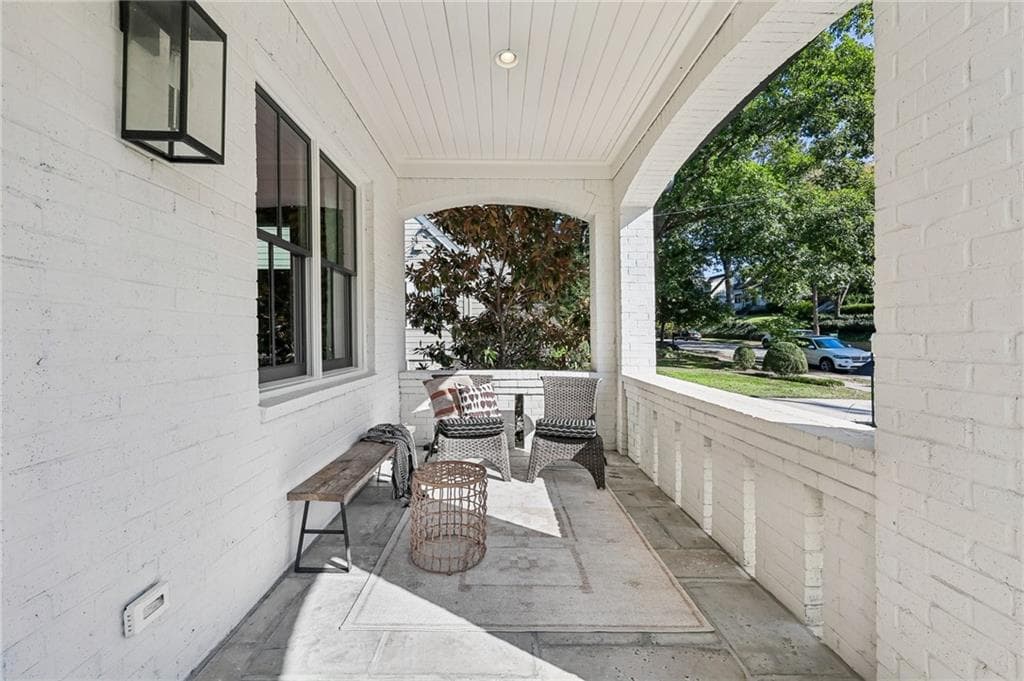 6 bedroom, 5 bathroom, 3,583 sq ft single family residence under contract at 435 Nelson Ferry Road, Decatur, GA 30030 — photo 4