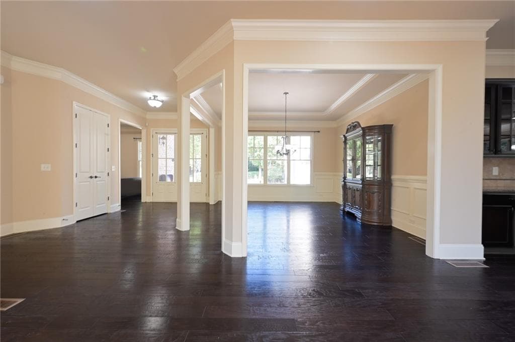 5 bedroom, 5 bathroom, 5,084 sq ft single family residence for rent at 10300 Meadow Crest Lane, Johns Creek, GA 30022 for $5,900 a month — photo 10