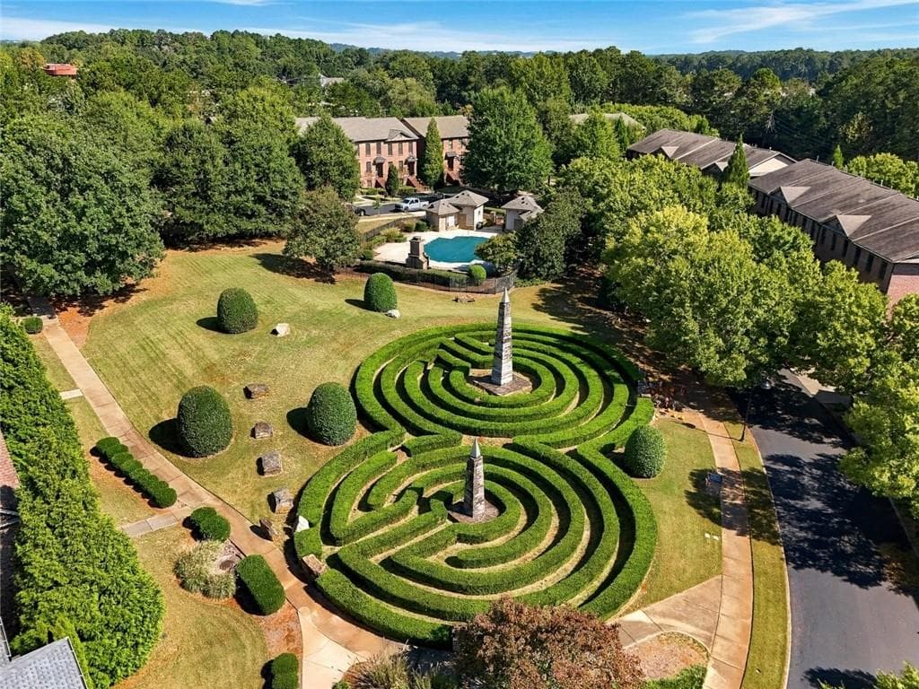 4 bedroom, 4 bathroom, 2,388 sq ft townhouse for sale at 2024 Heathermere Way, Roswell, GA 30075 — photo 4