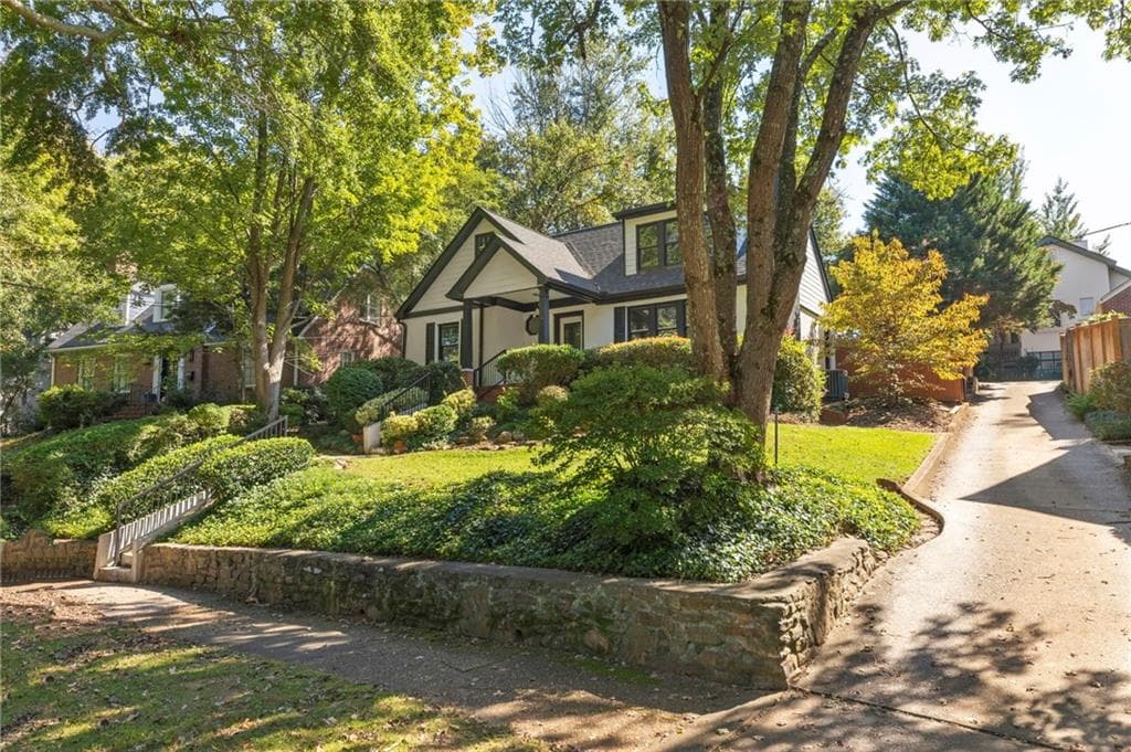 3 bedroom, 3 bathroom, 1,689 sq ft single family residence for rent at 809 Crestridge Drive, Atlanta, GA 30306 for $4,100 a month — photo 1 of 23