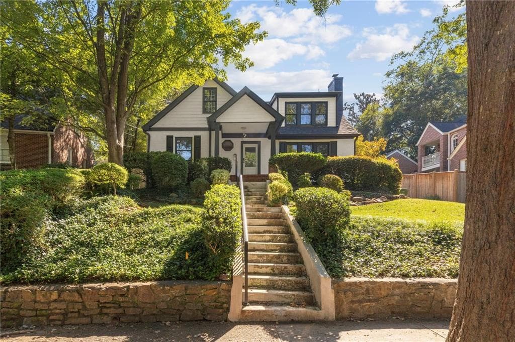 3 bedroom, 3 bathroom, 1,689 sq ft single family residence for rent at 809 Crestridge Drive, Atlanta, GA 30306 for $4,100 a month — photo 2