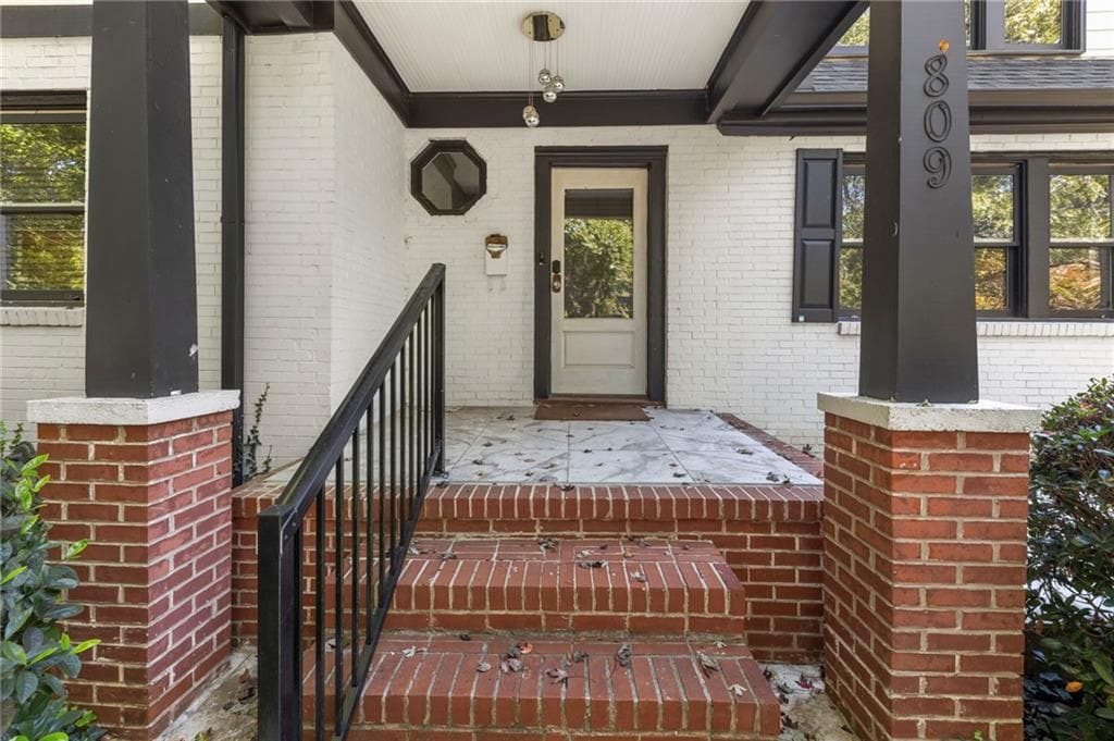 3 bedroom, 3 bathroom, 1,689 sq ft single family residence for rent at 809 Crestridge Drive, Atlanta, GA 30306 for $4,100 a month — photo 3